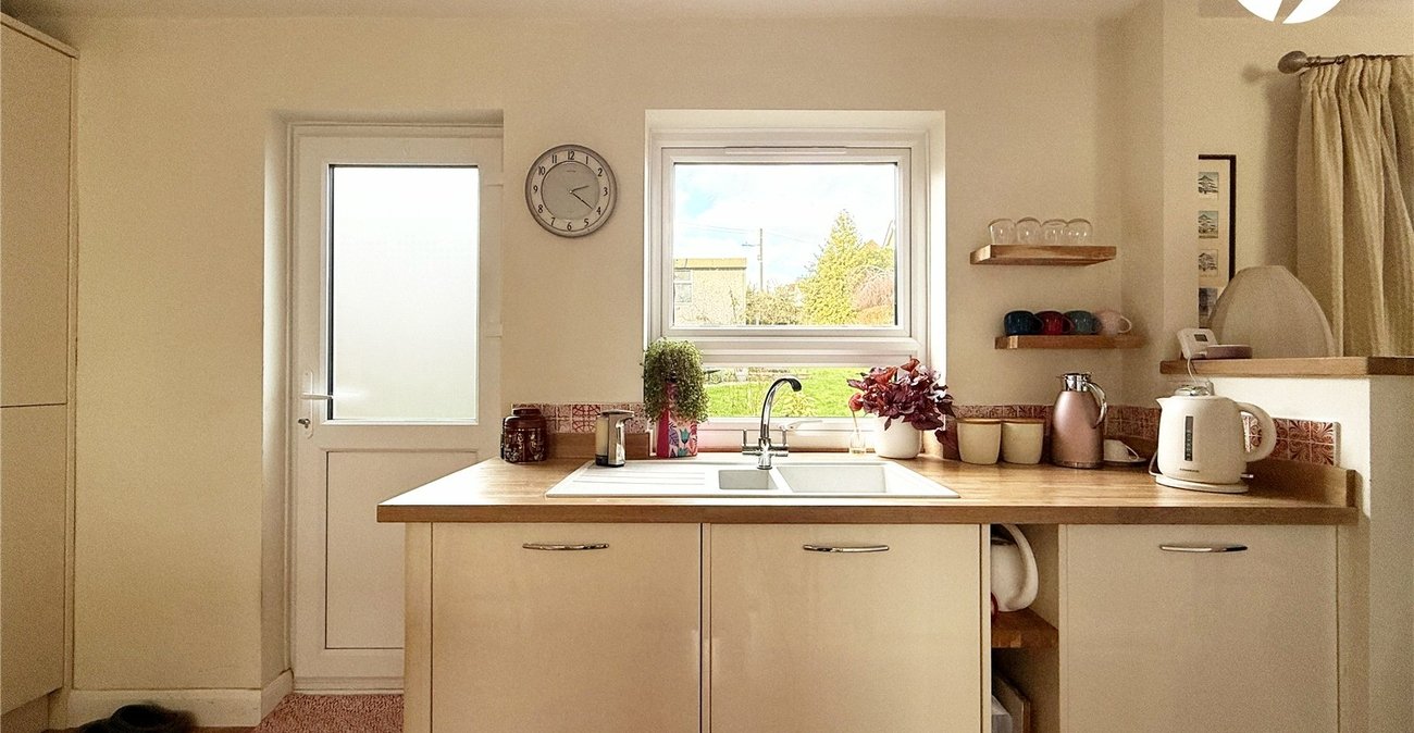 2 bedroom house for sale in Hextable | Robinson Jackson