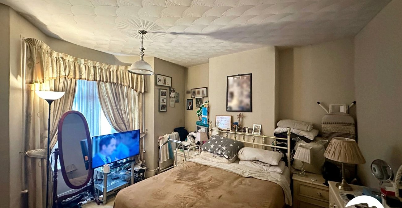 4 bedroom house for sale in London | Robinson Jackson