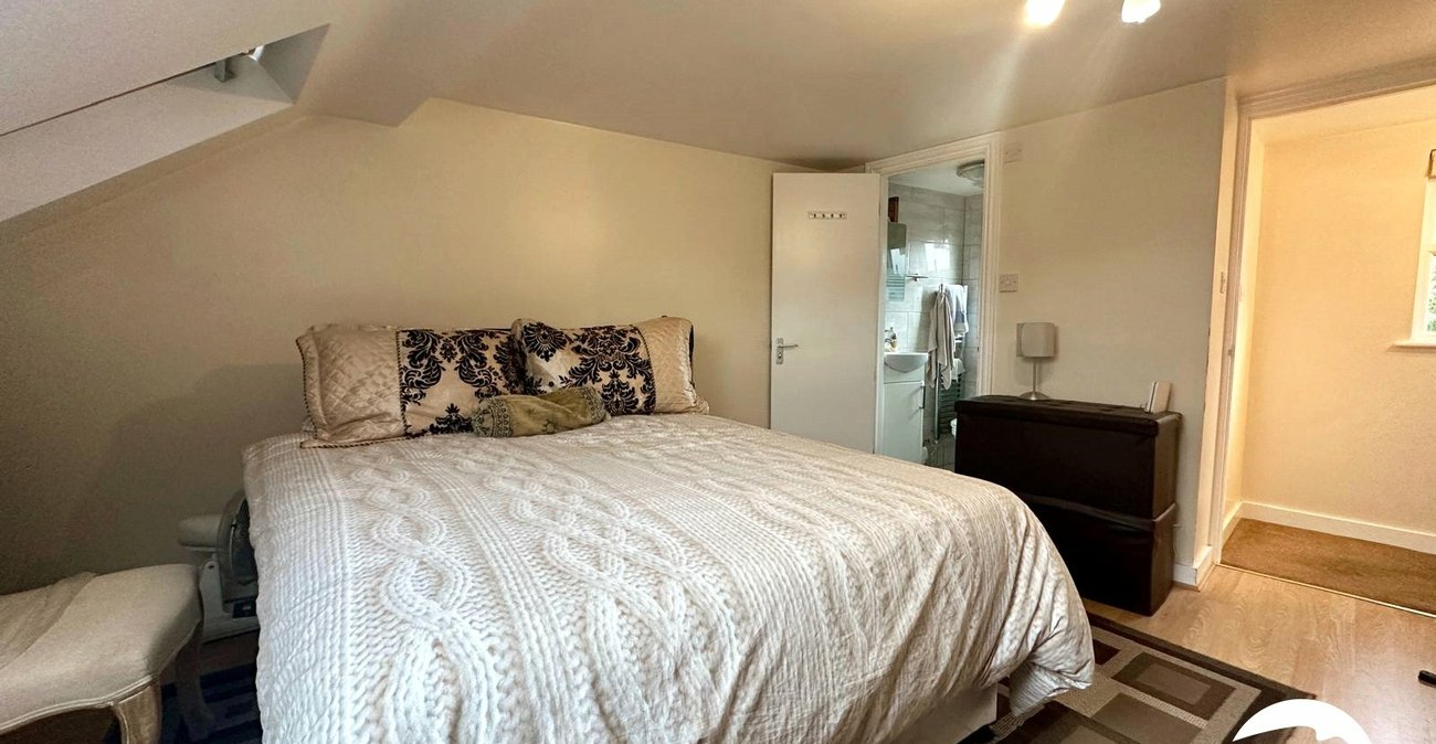 4 bedroom house for sale in London | Robinson Jackson