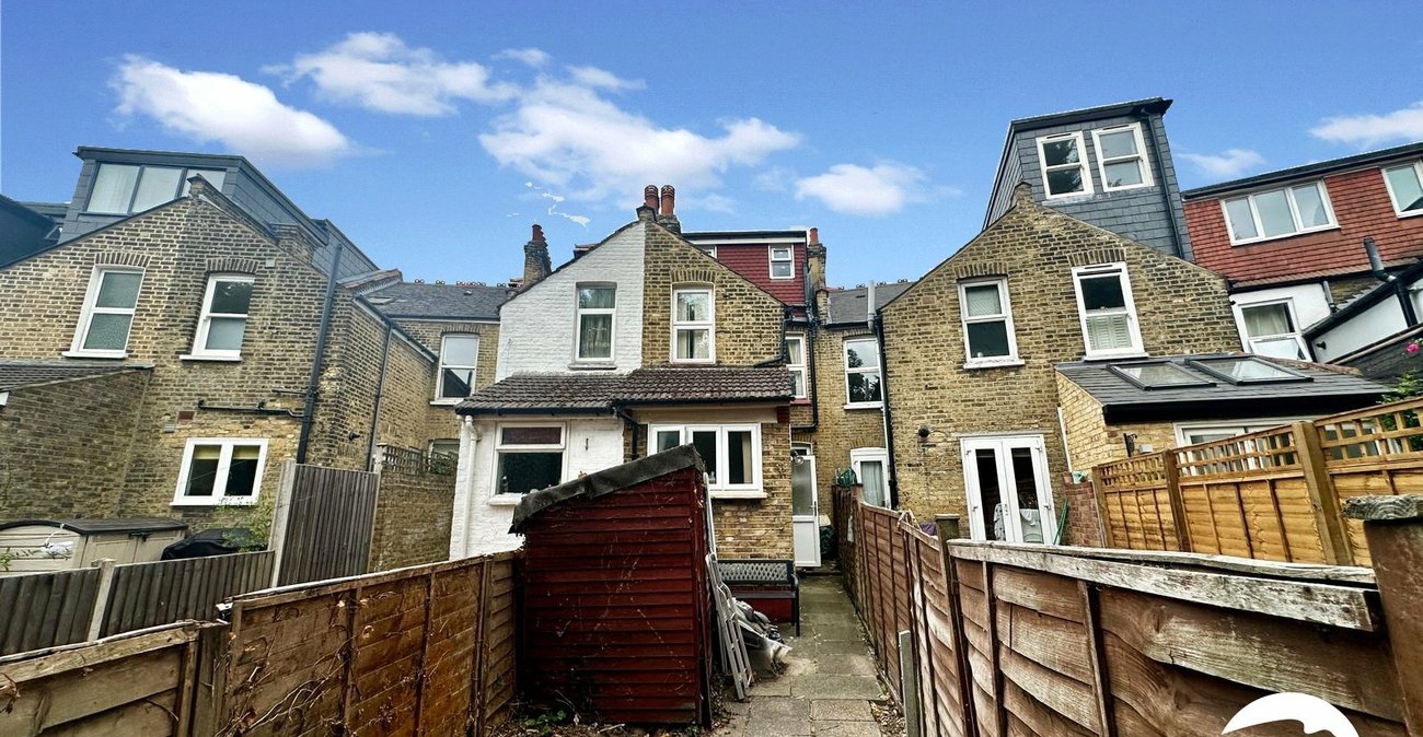 4 bedroom house for sale in London | Robinson Jackson