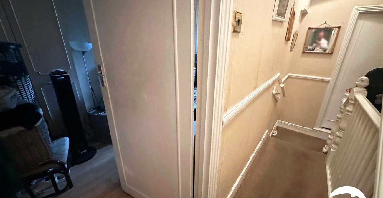 4 bedroom house for sale in London | Robinson Jackson