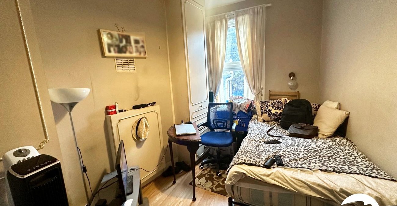 4 bedroom house for sale in London | Robinson Jackson