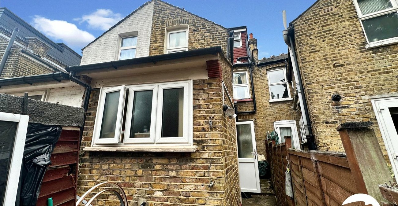 4 bedroom house for sale in London | Robinson Jackson