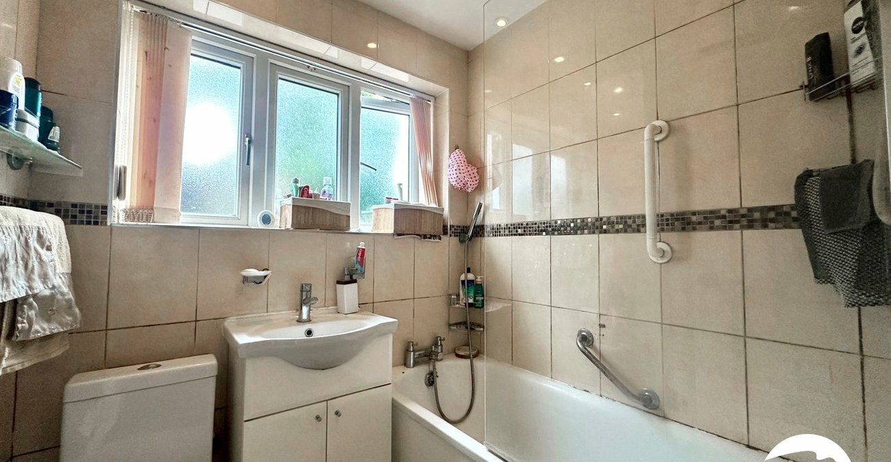 4 bedroom house for sale in London | Robinson Jackson