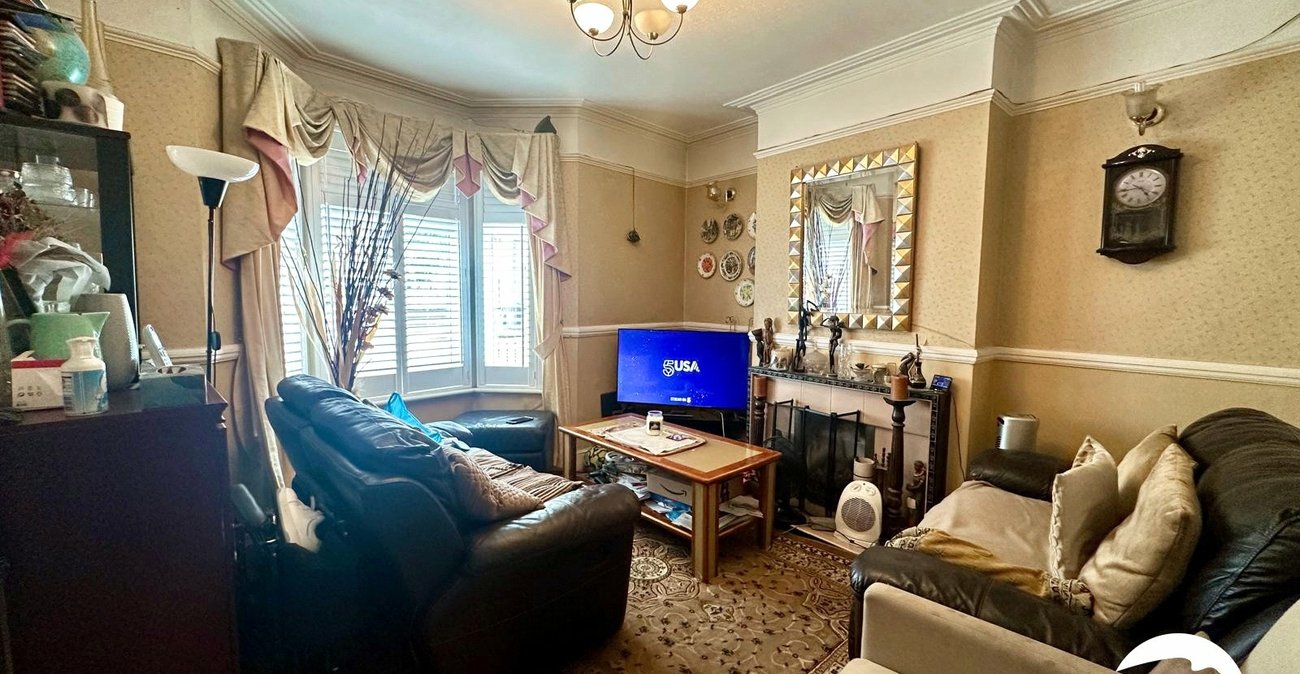 4 bedroom house for sale in London | Robinson Jackson