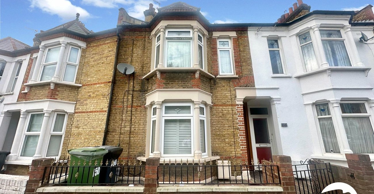 4 bedroom house for sale in London | Robinson Jackson