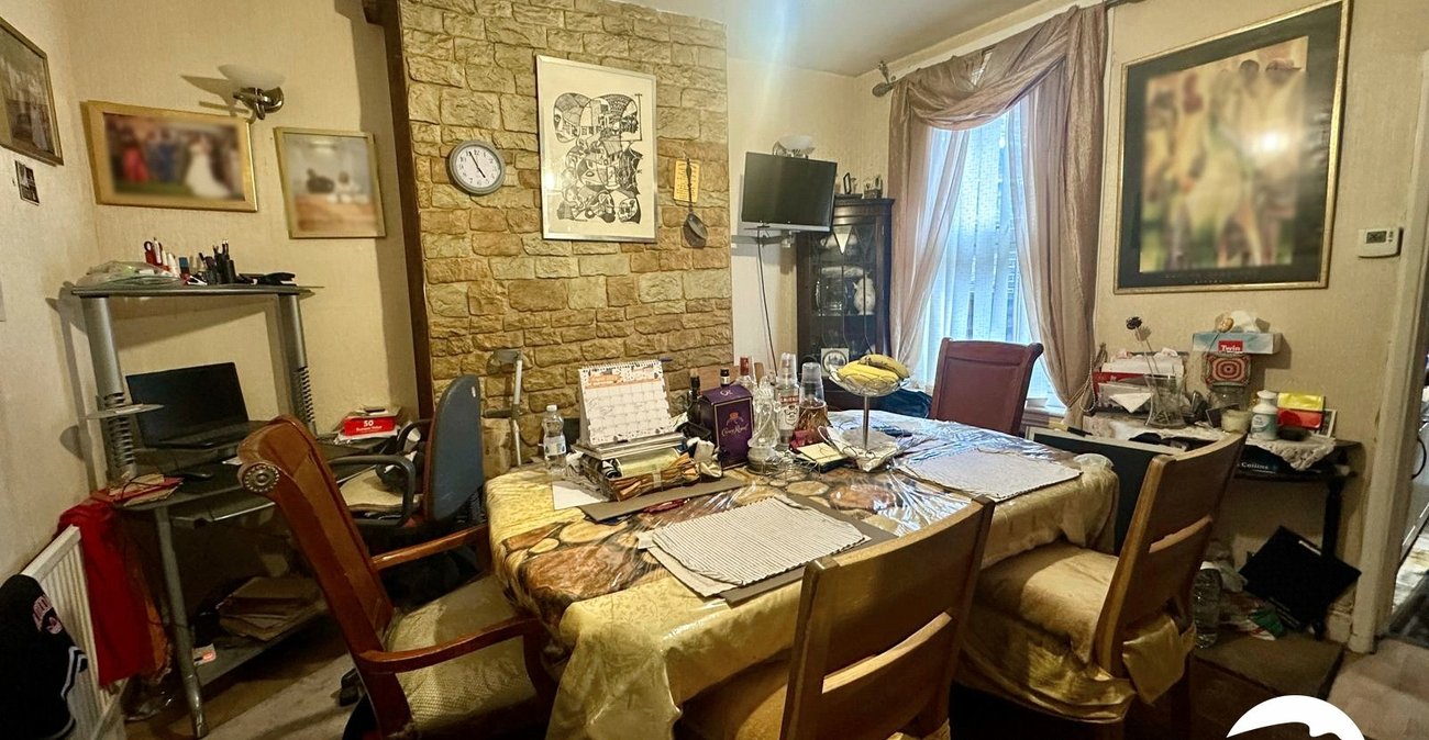 4 bedroom house for sale in London | Robinson Jackson