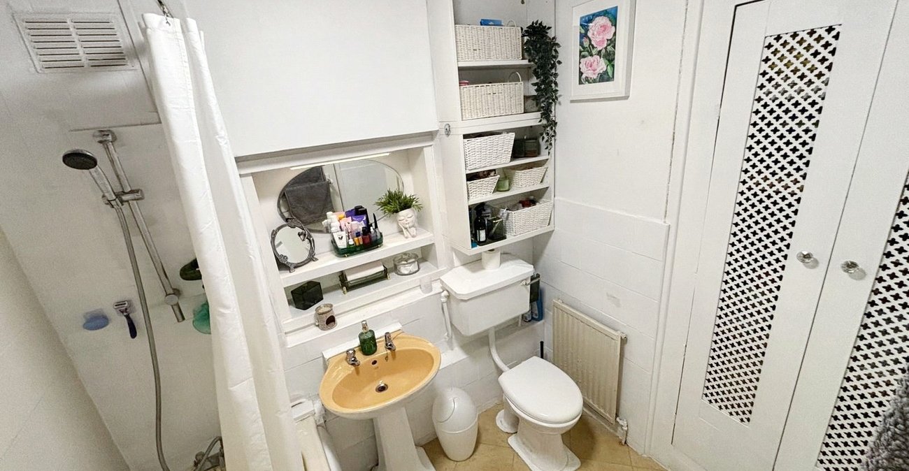 3 bedroom bungalow for sale in Bexley | Robinson Jackson