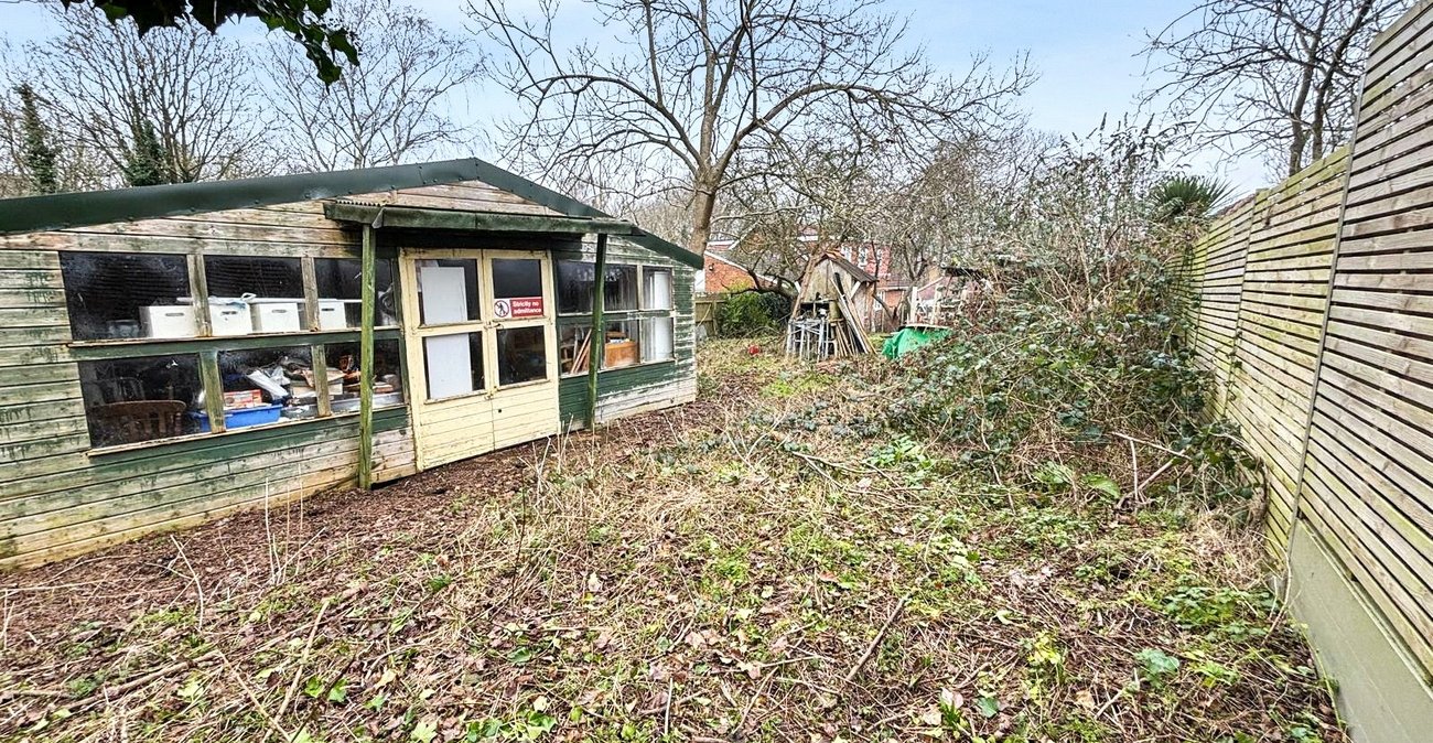 3 bedroom bungalow for sale in Bexley | Robinson Jackson