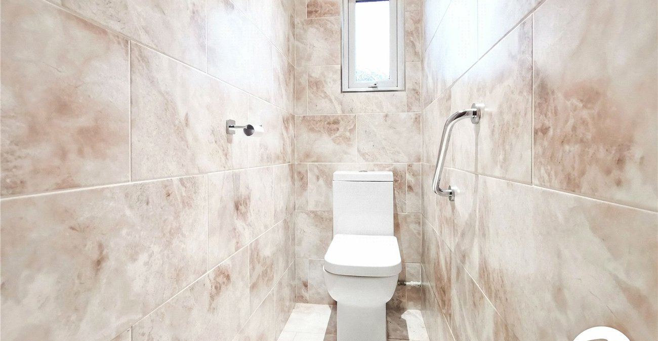 3 bedroom bungalow for sale in Dartford | Robinson Jackson