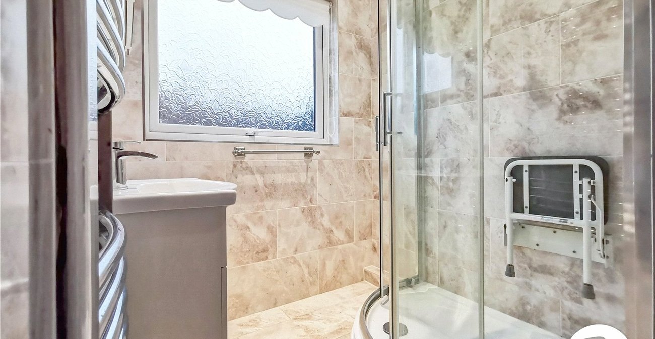 3 bedroom bungalow for sale in Dartford | Robinson Jackson