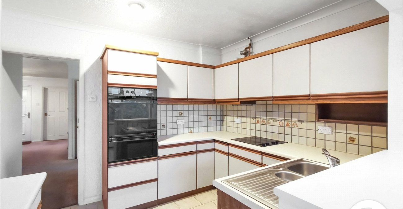 3 bedroom bungalow for sale in Dartford | Robinson Jackson