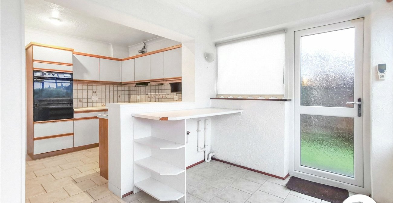 3 bedroom bungalow for sale in Dartford | Robinson Jackson