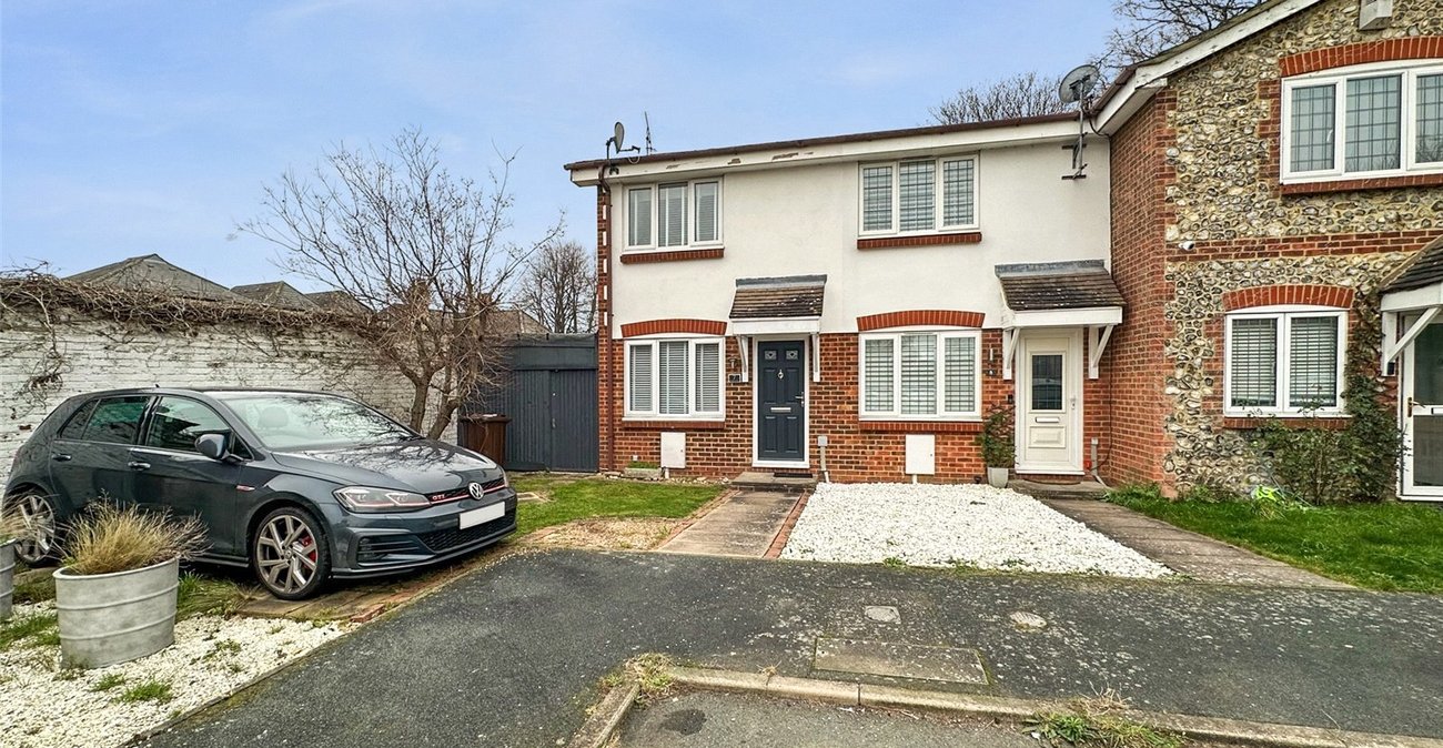 2 bedroom house for sale in Greenhithe | Robinson Jackson