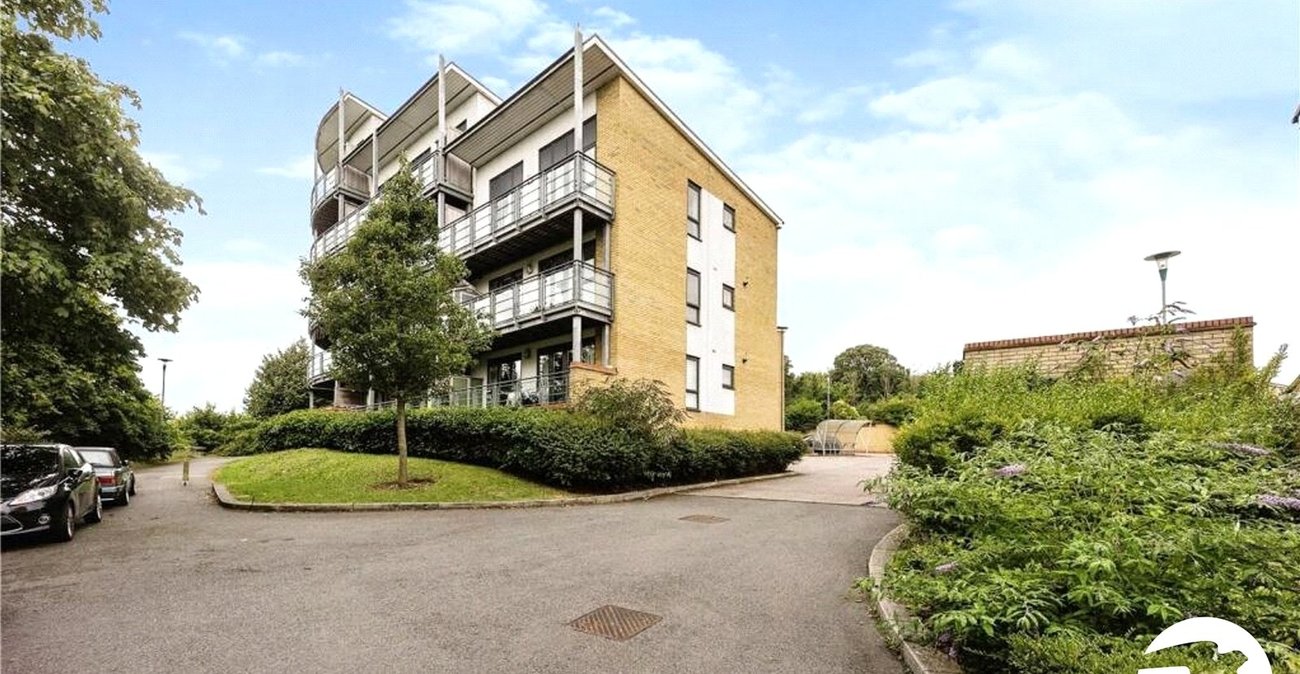 2 bedroom property for sale in Greenhithe | Robinson Jackson