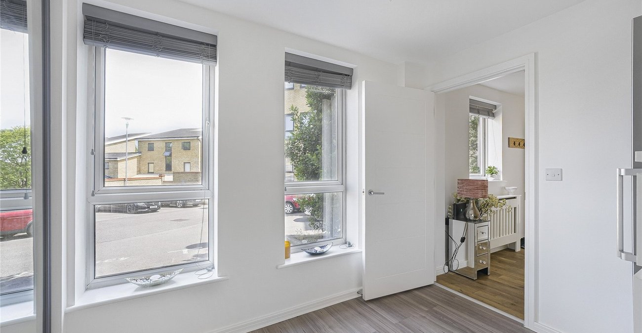 2 bedroom property for sale in Greenhithe | Robinson Jackson