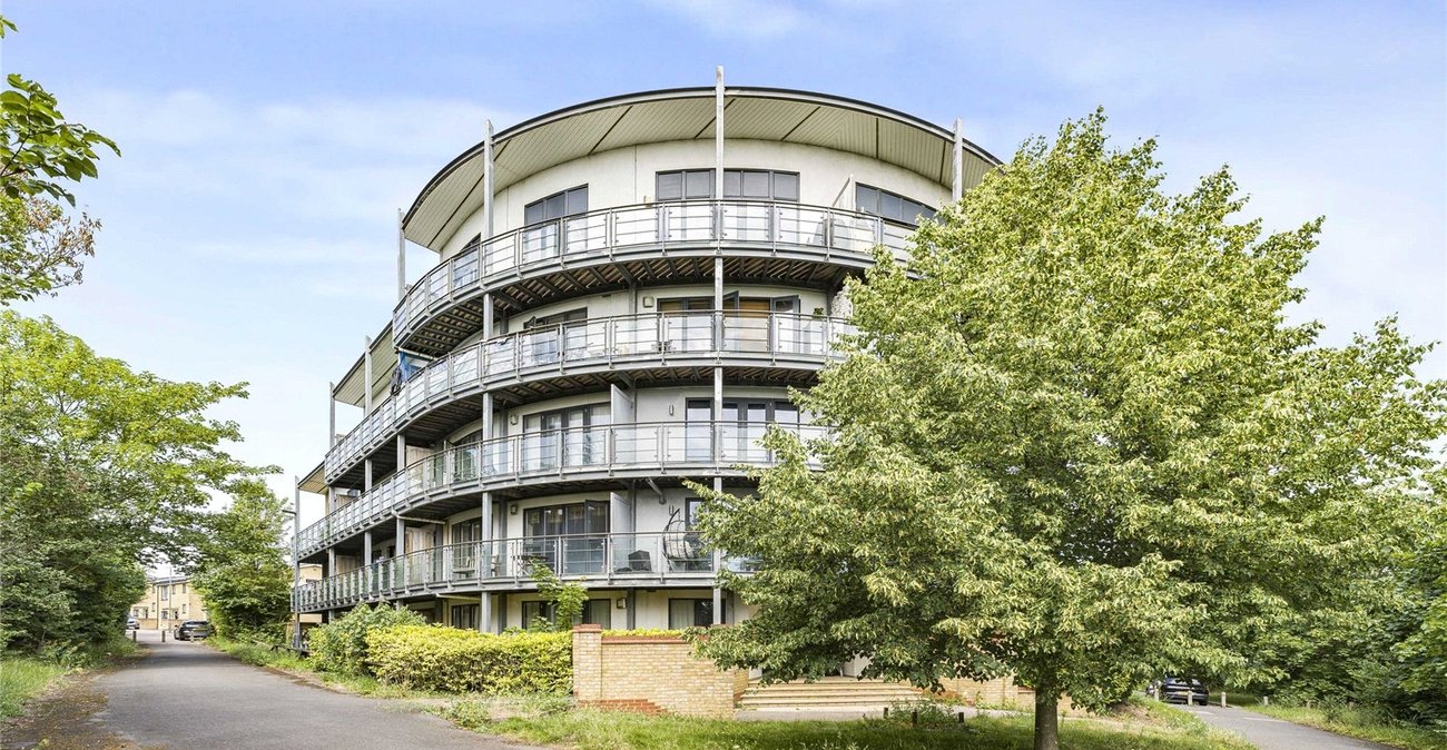 2 bedroom property for sale in Greenhithe | Robinson Jackson