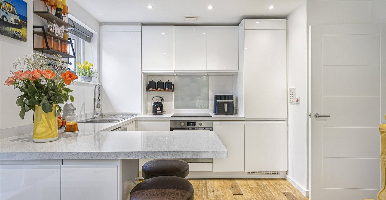 2 bedroom property for sale in Greenhithe | Robinson Jackson