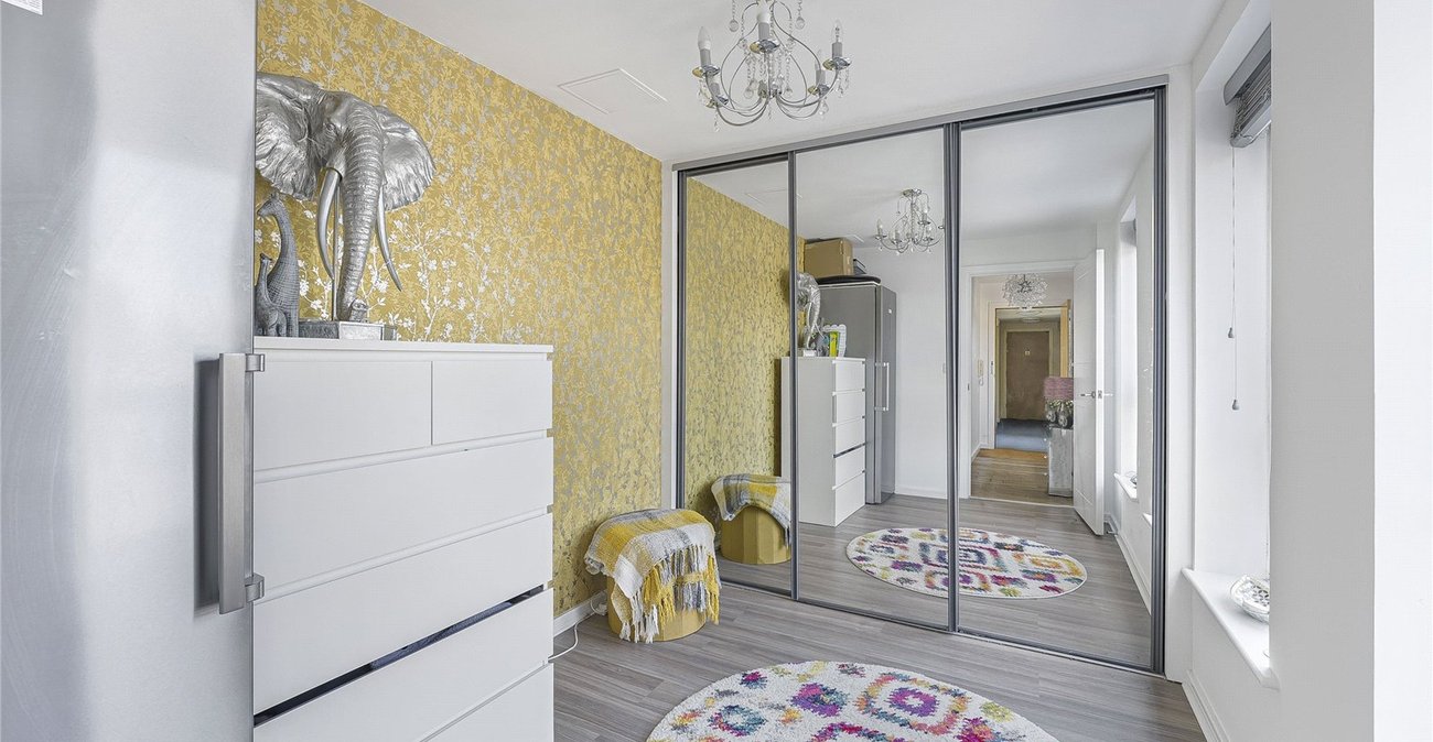 2 bedroom property for sale in Greenhithe | Robinson Jackson