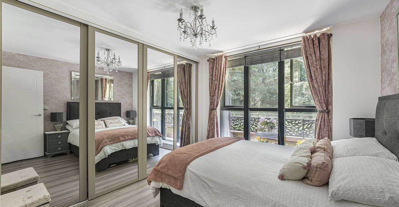 2 bedroom property for sale in Greenhithe | Robinson Jackson