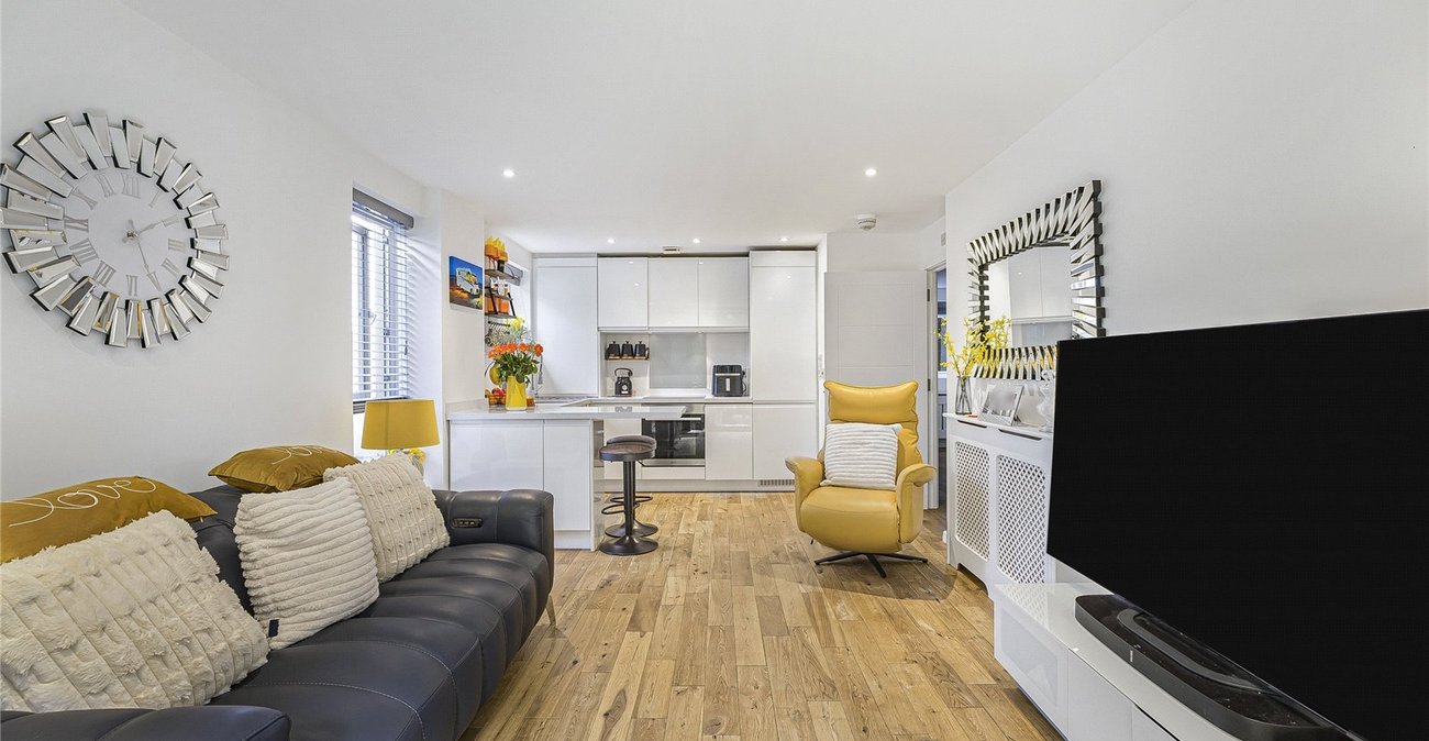 2 bedroom property for sale in Greenhithe | Robinson Jackson