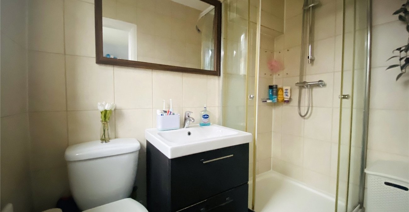 2 bedroom house for sale in Bromley | Robinson Jackson