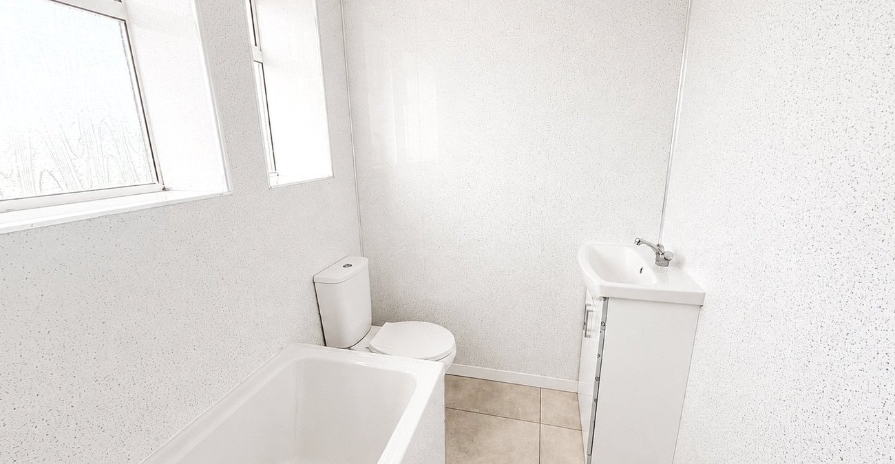 3 bedroom house for sale in London | Robinson Jackson