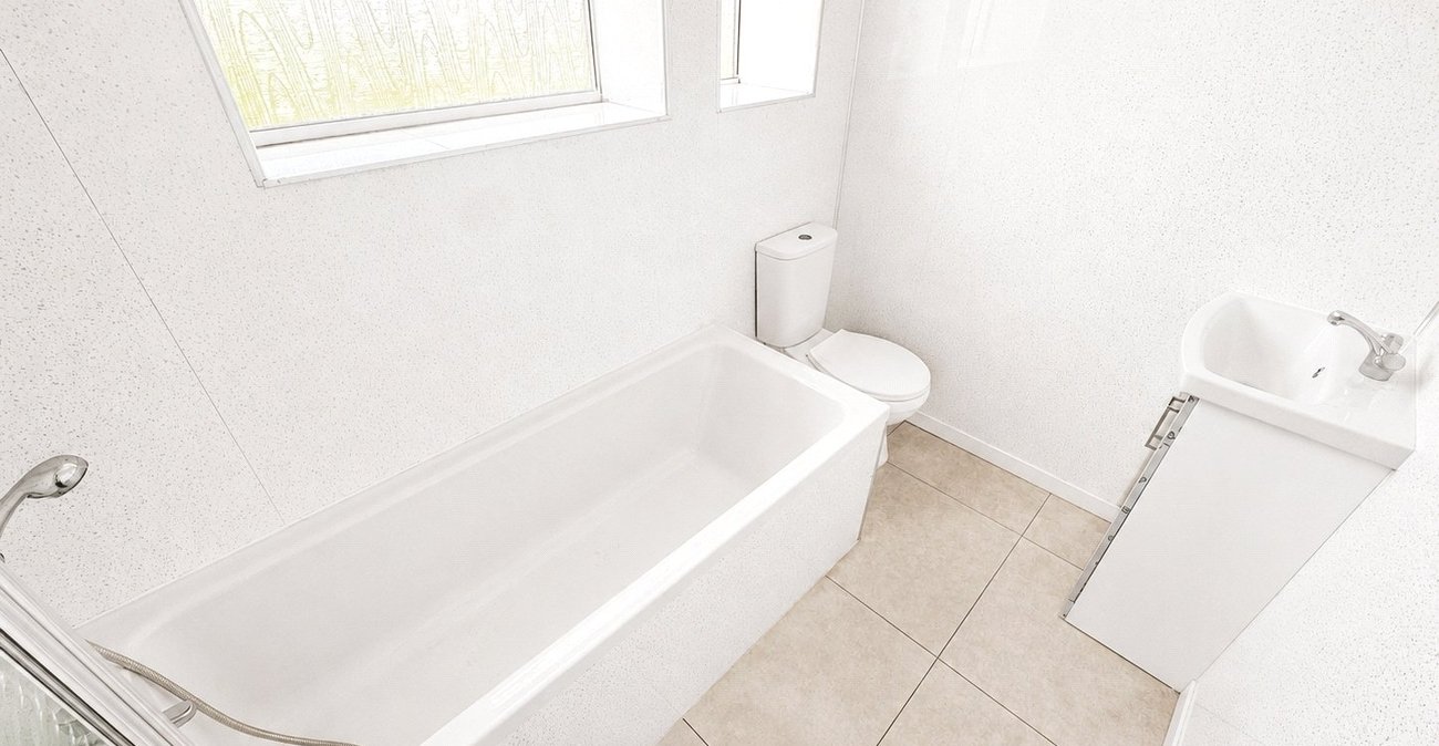 3 bedroom house for sale in London | Robinson Jackson