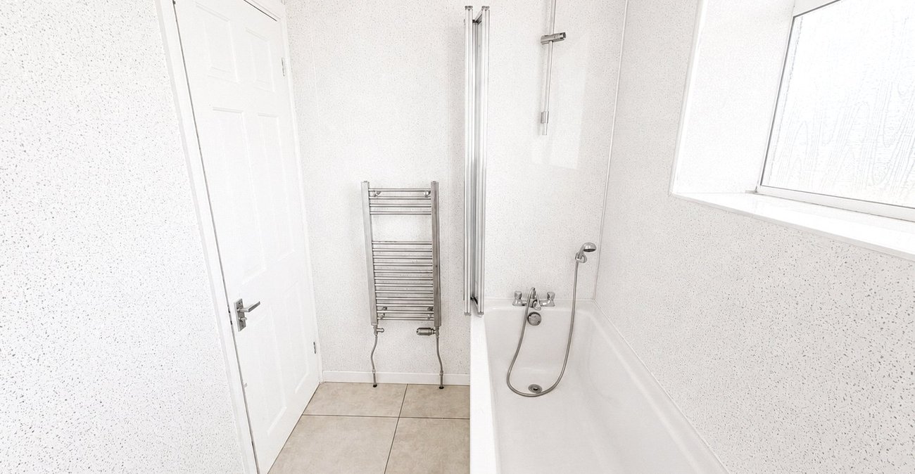 3 bedroom house for sale in London | Robinson Jackson