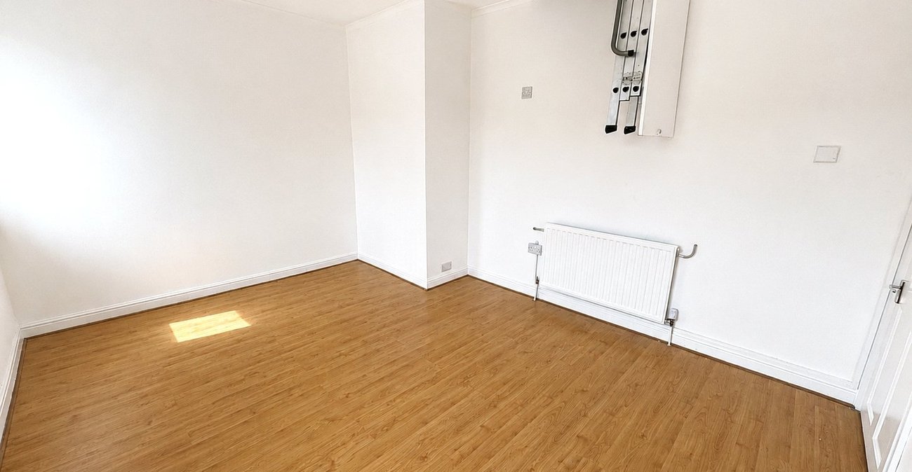 3 bedroom house for sale in London | Robinson Jackson