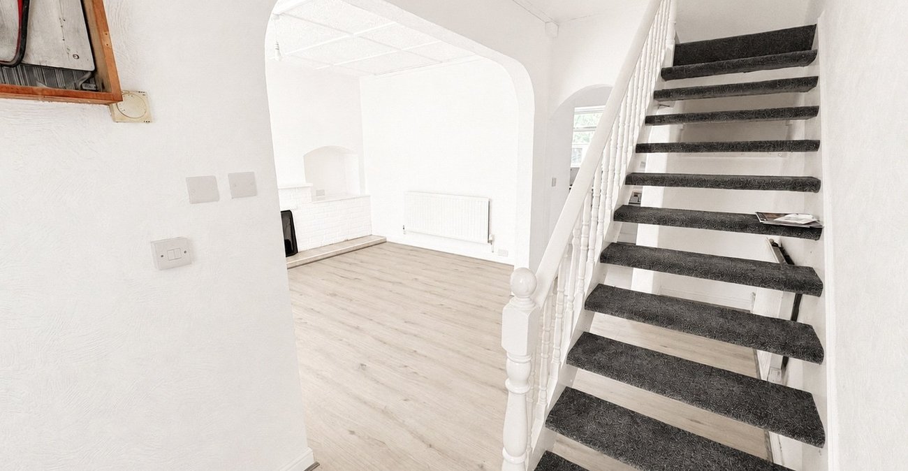 3 bedroom house for sale in London | Robinson Jackson