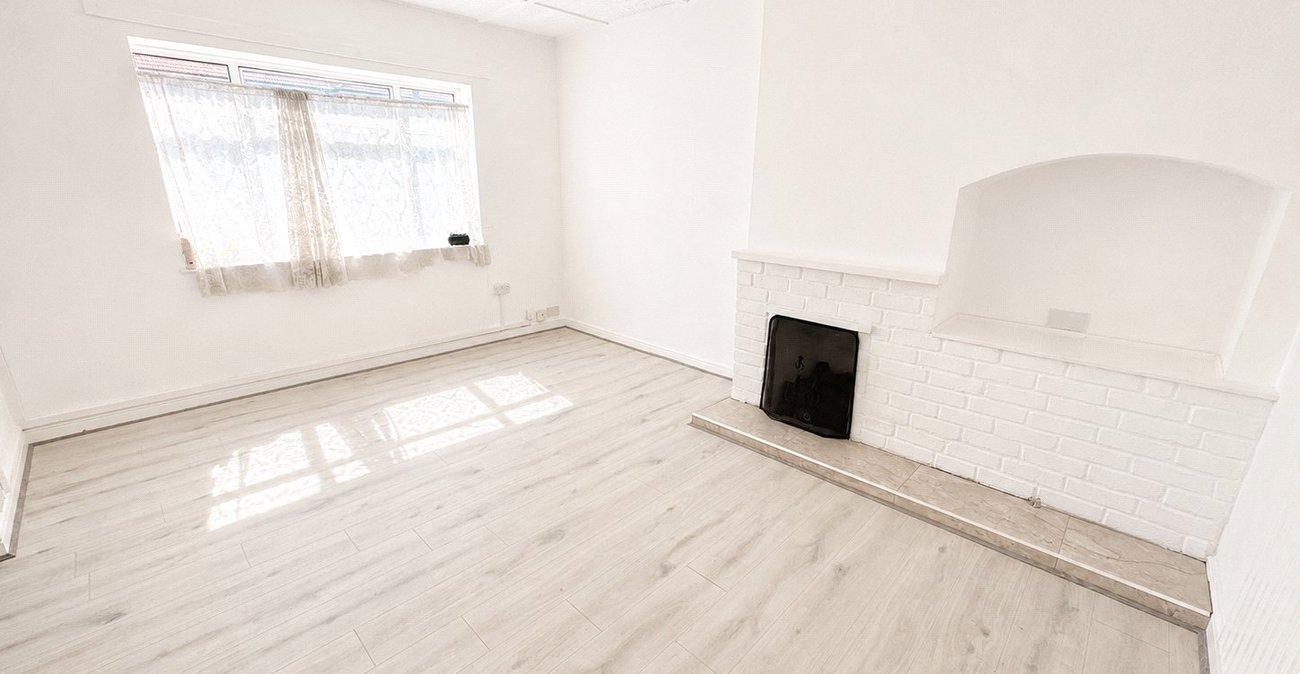 3 bedroom house for sale in London | Robinson Jackson