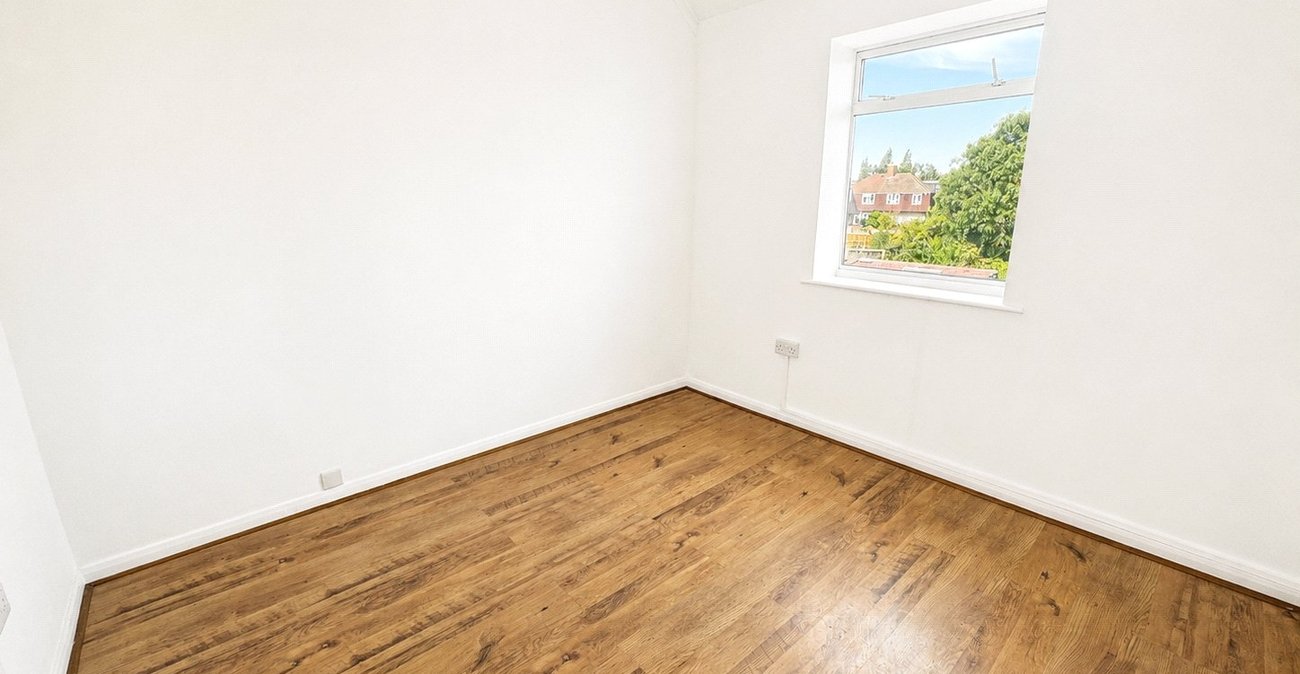 3 bedroom house for sale in London | Robinson Jackson