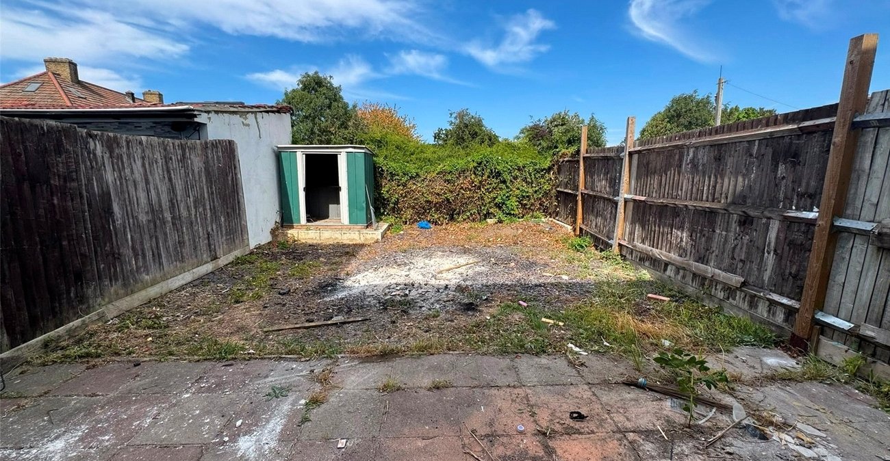 3 bedroom house for sale in London | Robinson Jackson
