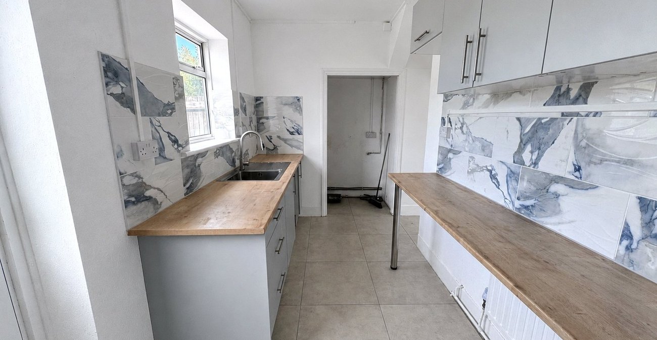 3 bedroom house for sale in London | Robinson Jackson