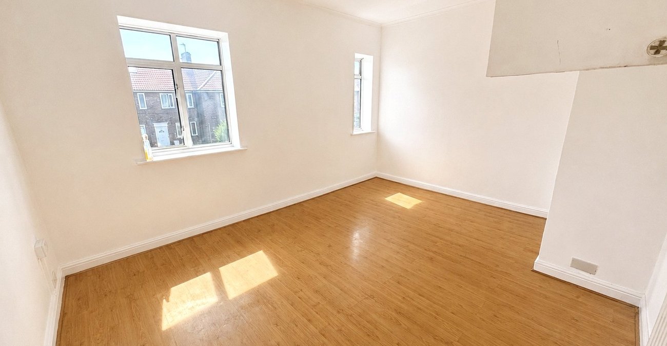 3 bedroom house for sale in London | Robinson Jackson