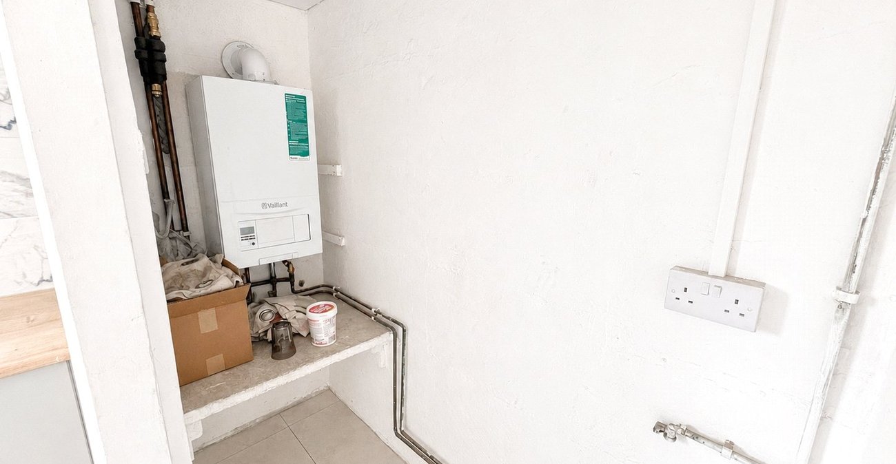 3 bedroom house for sale in London | Robinson Jackson
