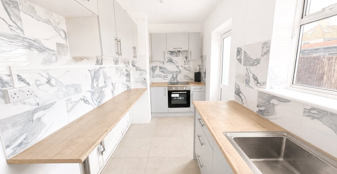 3 bedroom house for sale in London | Robinson Jackson