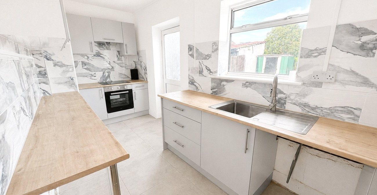 3 bedroom house for sale in London | Robinson Jackson