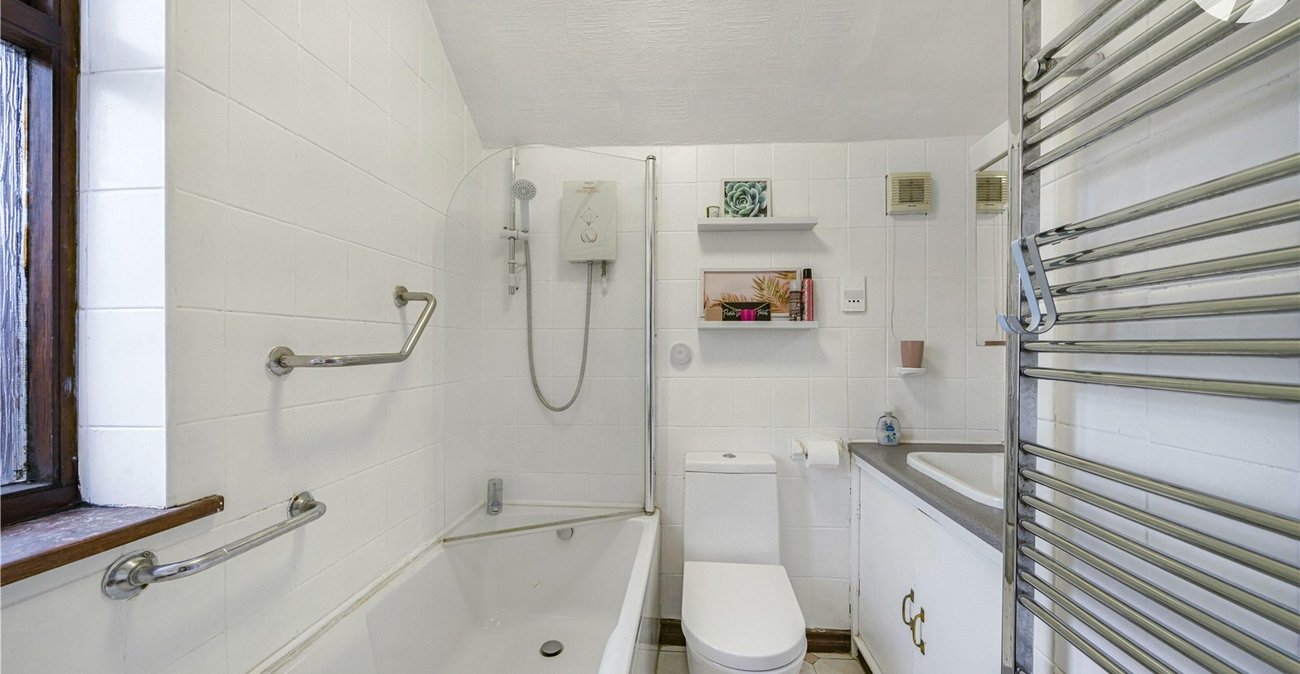 3 bedroom house for sale in West Dartford | Robinson Jackson