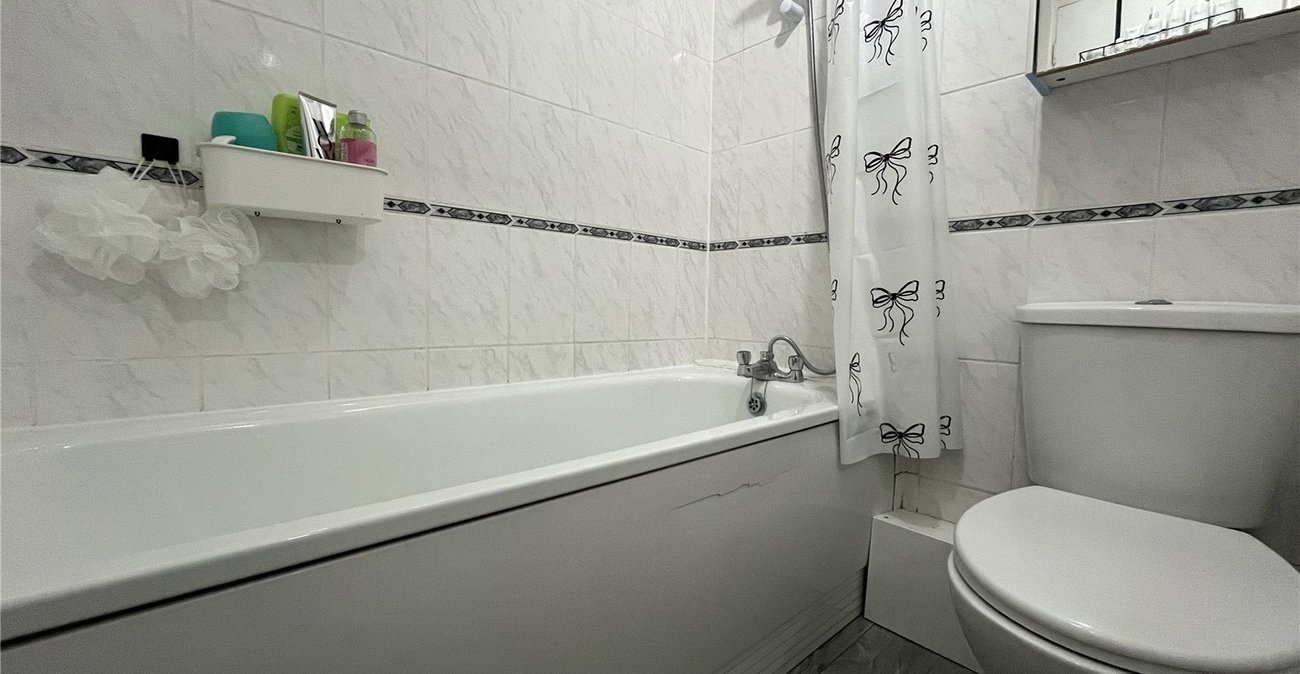 2 bedroom house for sale in Princes Park | Robinson Michael & Jackson