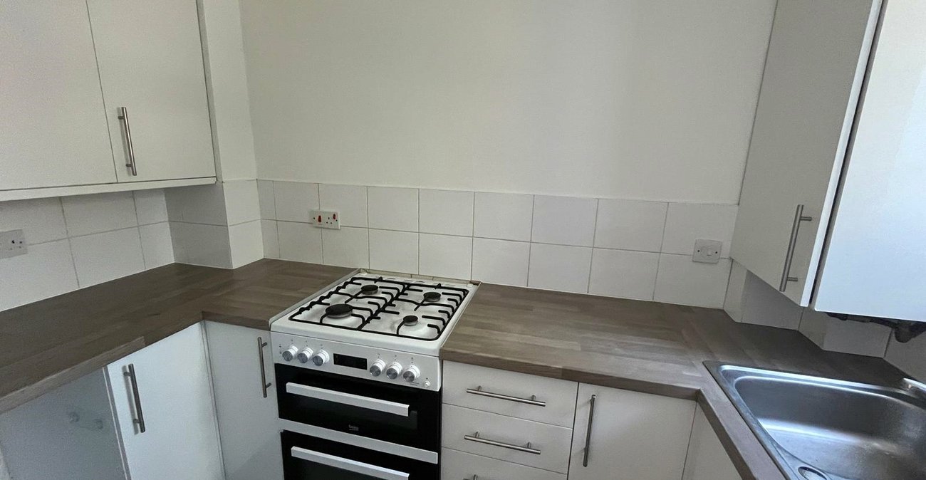 2 bedroom house for sale in Walderslade | Robinson Michael & Jackson