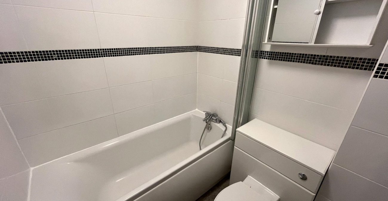 2 bedroom house for sale in Walderslade | Robinson Michael & Jackson