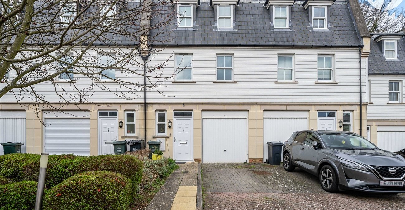 4 bedroom house for sale in Dartford | Robinson Jackson