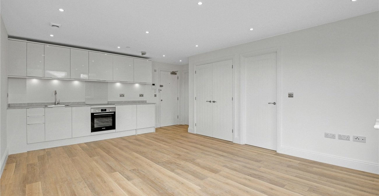 1 bedroom property for sale in New Road | Robinson Michael & Jackson