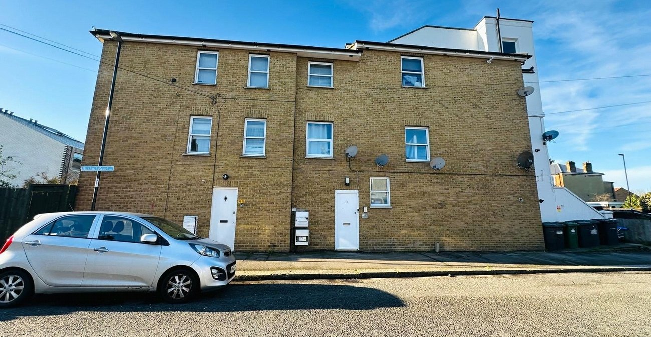 2 bedroom property for sale in 16 Rutland Park | Robinson Jackson