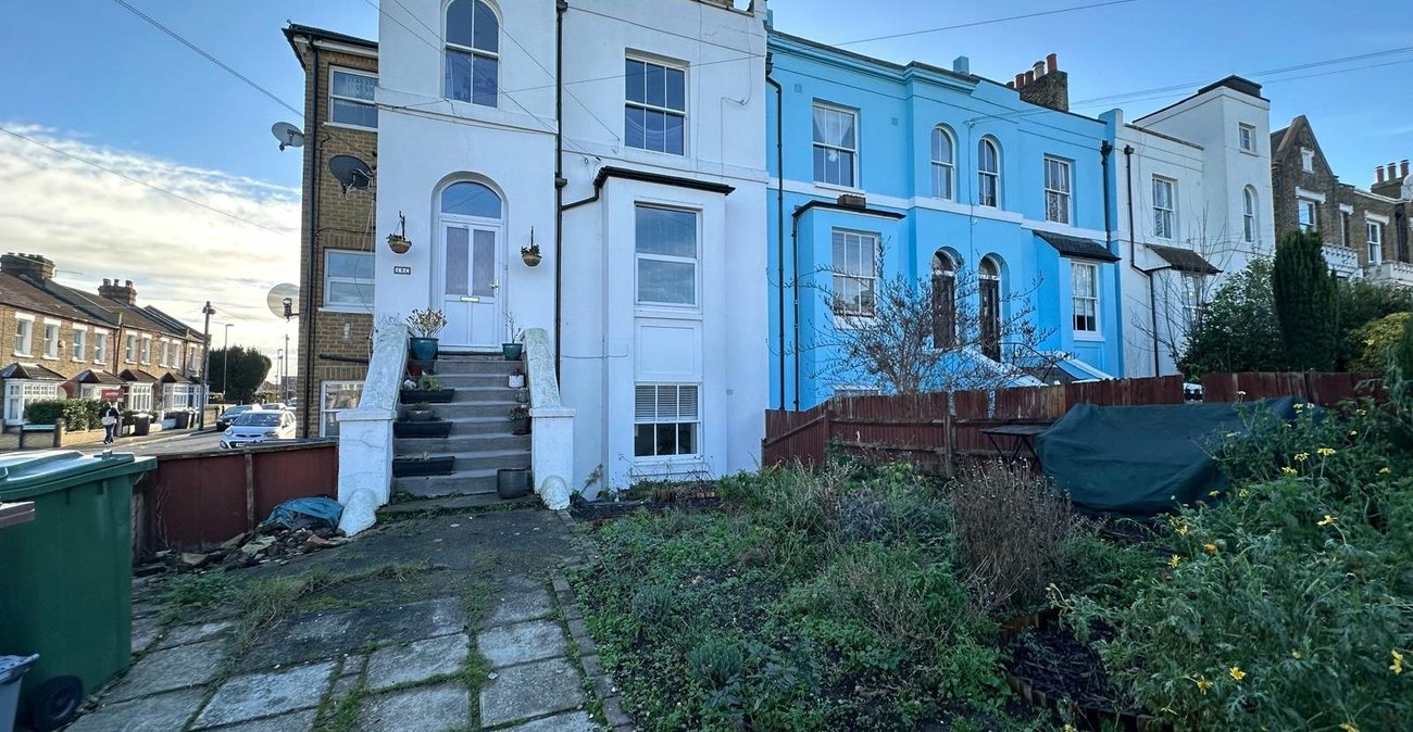 2 bedroom property for sale in 16 Rutland Park | Robinson Jackson