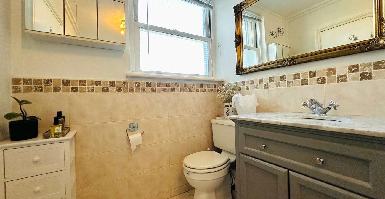 2 bedroom property for sale in 16 Rutland Park | Robinson Jackson