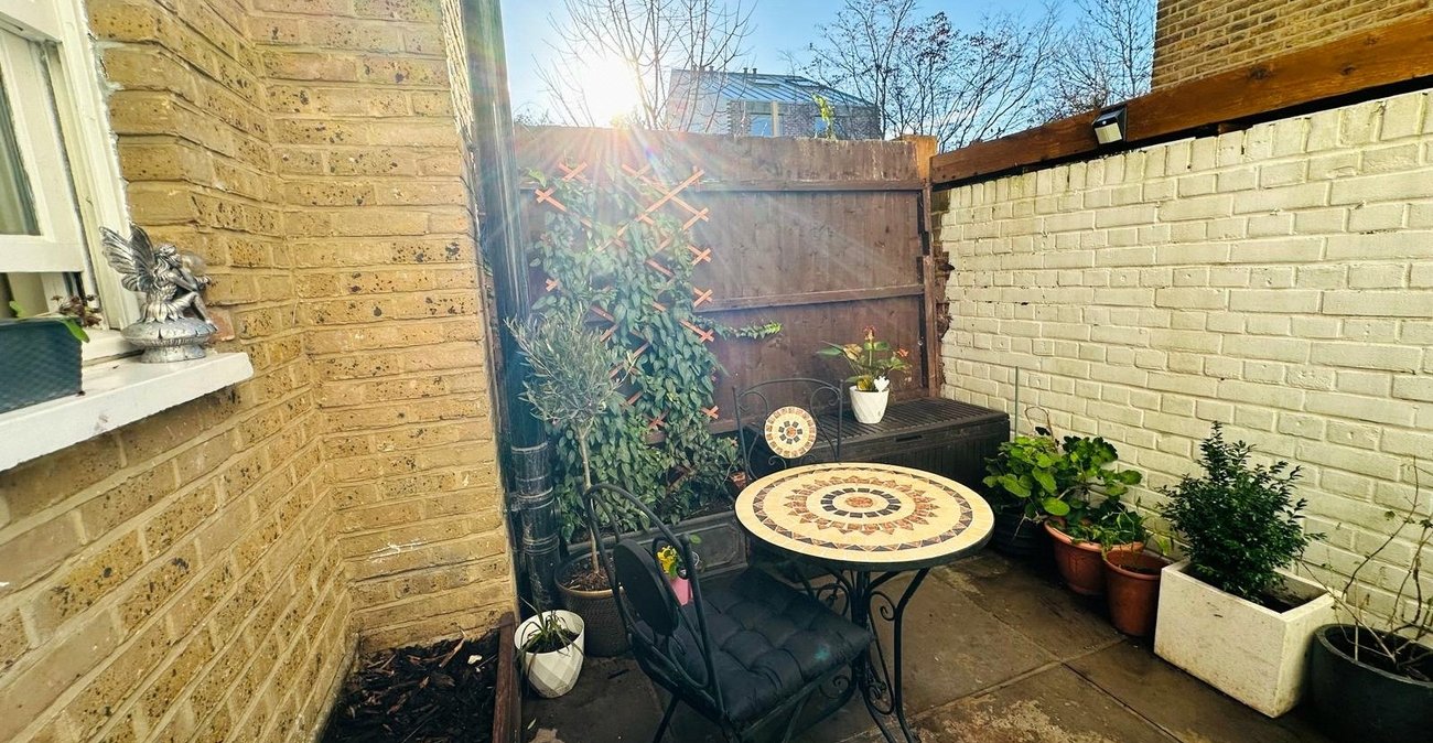 2 bedroom property for sale in 16 Rutland Park | Robinson Jackson