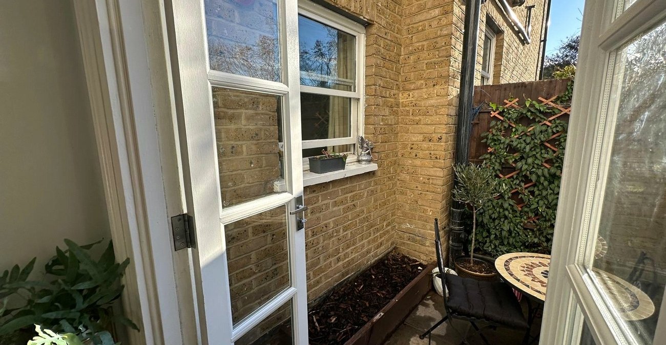 2 bedroom property for sale in 16 Rutland Park | Robinson Jackson